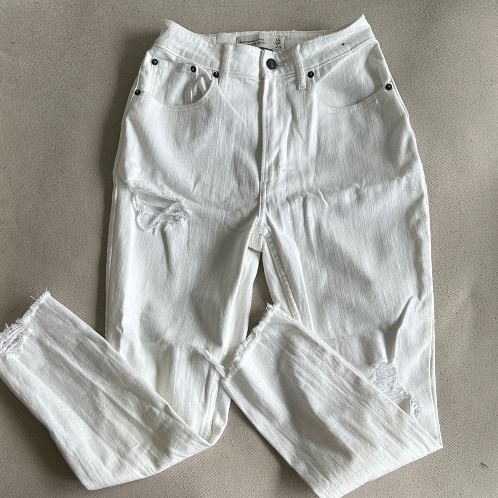 Abercrombie & Fitch White Distressed Women Jeans
